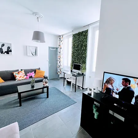 Soleil & Charme - Pres Du Vieux-port - Authentique! Apartment *